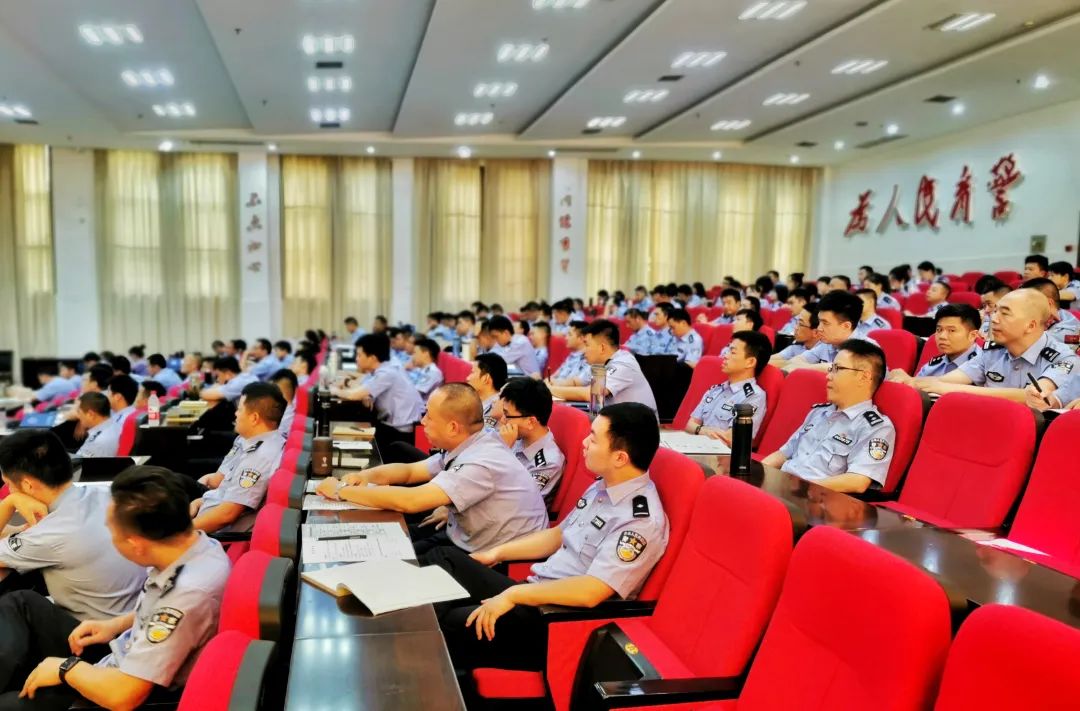 天讼刑辩机构主席卢华富律师、副主席庞艳霞律师受邀至台州警校作主题讲座